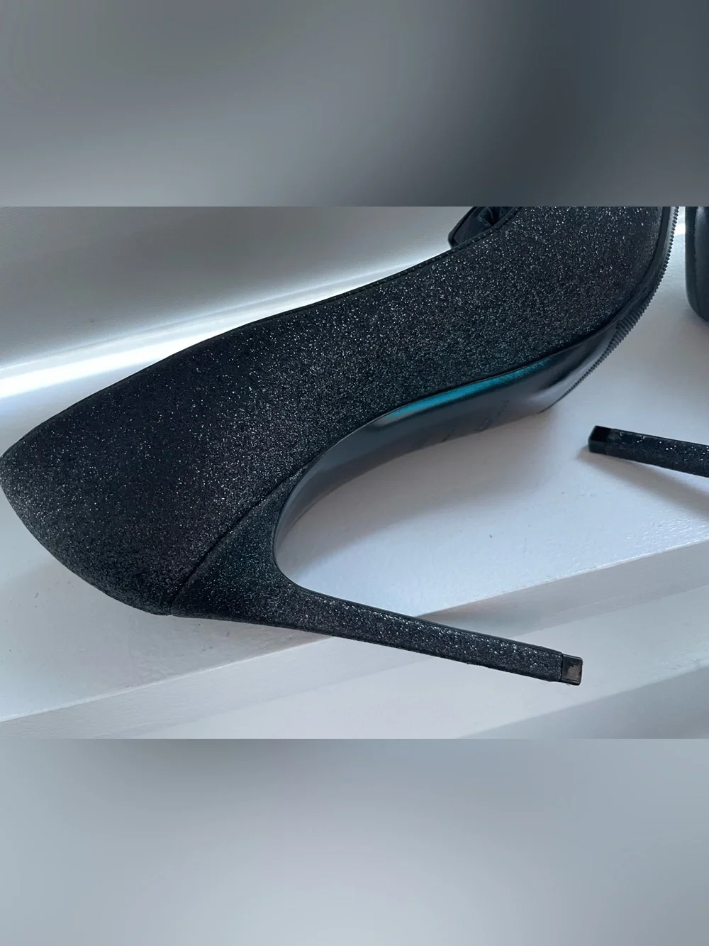 Saint Laurent Black Pointed-Toe Stiletto Heel - Picture 4 of 9